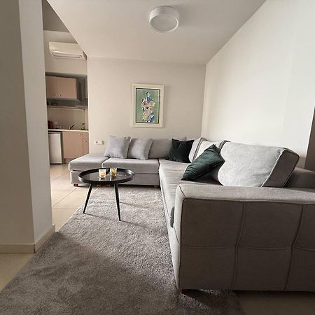 Stylish Studio Apartment - 8F House Kalamata Bagian luar foto