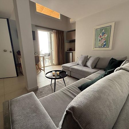Stylish Studio Apartment - 8F House Kalamata Bagian luar foto