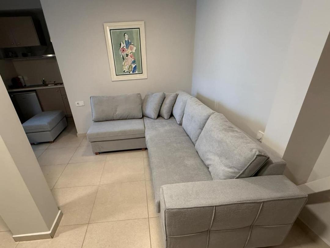 Stylish Studio Apartment - 8F House Kalamata Bagian luar foto
