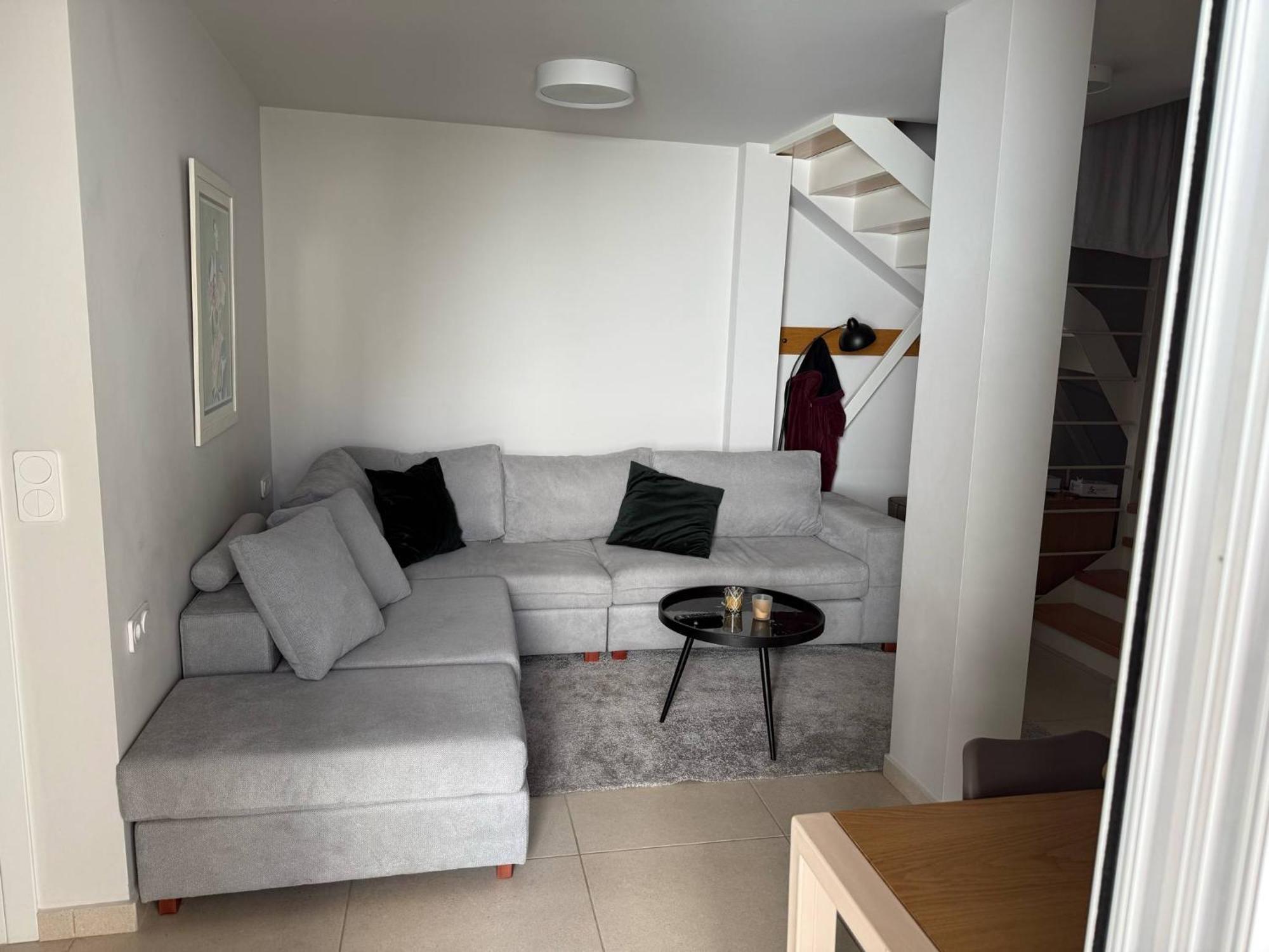 Stylish Studio Apartment - 8F House Kalamata Bagian luar foto