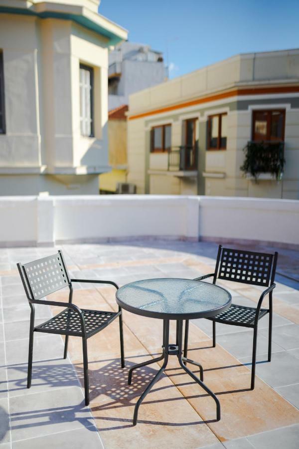 Stylish Studio Apartment - 8F House Kalamata Bagian luar foto
